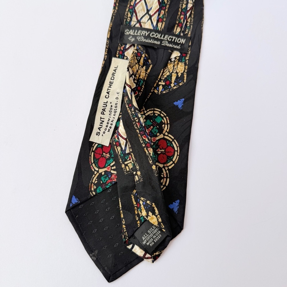 Men’s Saint Paul Cathedral Rose Window Necktie
Gallery Collection​ - Picture 4 of 5
